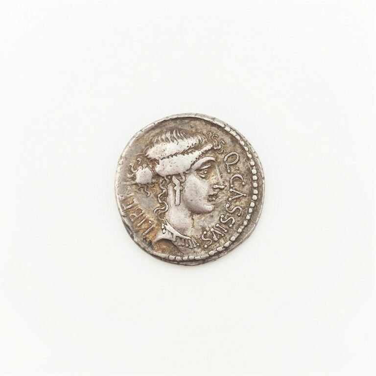 Q. Cassius Longinus. Denier au temple de Vesta, 55 av. J.-C. Cassia 8, Cr. 428/…