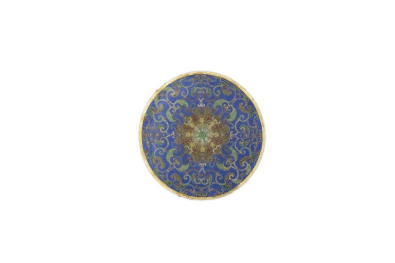 RARE GRANDE BOÎTE LENTICULAIRE COUVERTE EN EMAUX CLOISONNES - Chine, Dynastie Q…