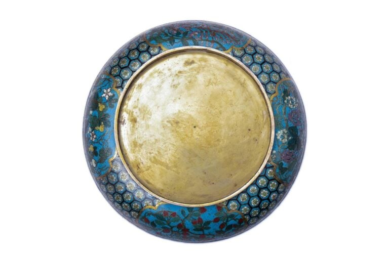 RARE GRANDE BOÎTE LENTICULAIRE COUVERTE EN EMAUX CLOISONNES - Chine, Dynastie Q…