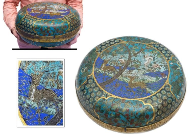 RARE GRANDE BOÎTE LENTICULAIRE COUVERTE EN EMAUX CLOISONNES - Chine, Dynastie Q…