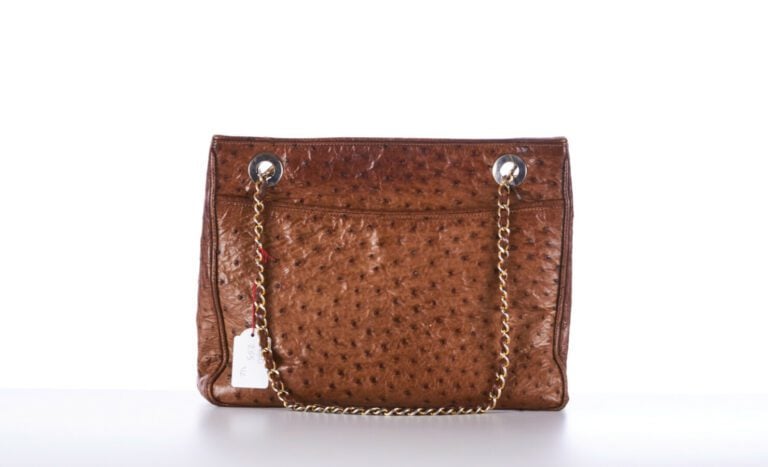 RAYMOND TABACCHI, ANONYME - CABAS et POCHETTE en autruche cognac, garnitures en…