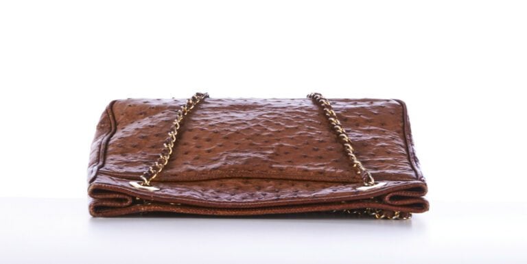 RAYMOND TABACCHI, ANONYME - CABAS et POCHETTE en autruche cognac, garnitures en…