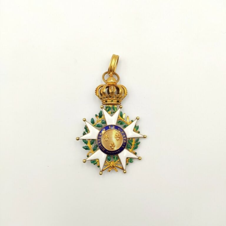 Restauration. Ordre de la Légion d'Honneur. Étoile d'Officier en or et émail. 7…