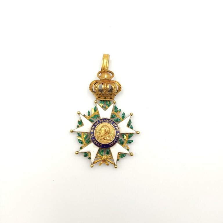 Restauration. Ordre de la Légion d'Honneur. Étoile d'Officier en or et émail. 7…