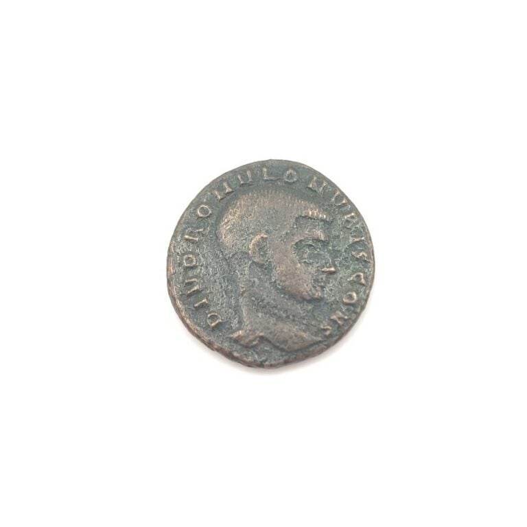 Romulus divinisé, fils de Maxence (306-312). Tiers (?) de follis au Mausolée de…