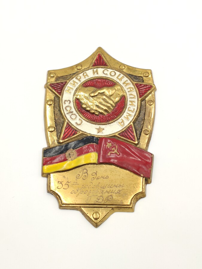 Russie. U.R.S.S. (1922-1991). Médaille en fonte de bronze émaillé commémorant l…