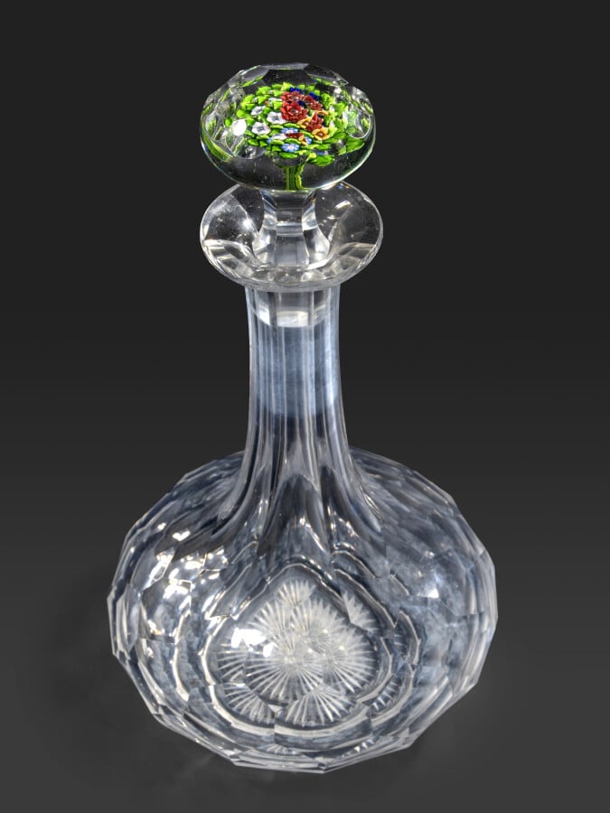 Saint-Louis.Carafe en cristal taillé en nid d'abeille et côtes plates, le bouch…