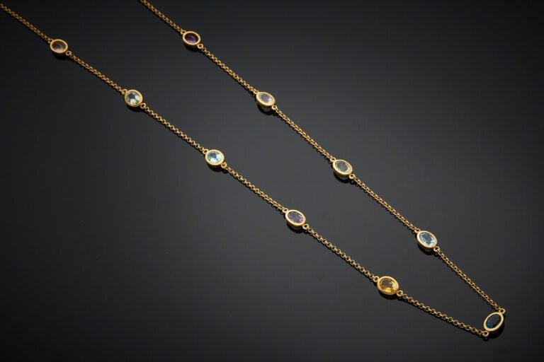 SAUTOIR en vermeil (925) serti de topazes bleues, citrines, améthystes, prasiol…