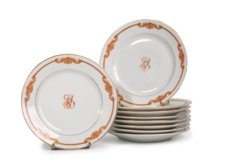 Service de neuf assiettes à dessert au chiffre de Jules Verne. Sans mention de…