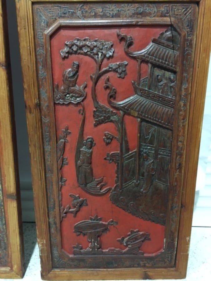 SUITE DE DEUX GRANDS PANNEAUX EN BOIS SCULPTE ET AJOURE - Chine, - Riche décoré…