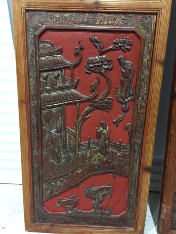 SUITE DE DEUX GRANDS PANNEAUX EN BOIS SCULPTE ET AJOURE - Chine, - Riche décoré…