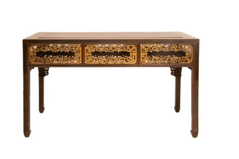 TABLE D'AUTEL / DE MILIEU EN BOIS NATUREL - Probablement Corée, Dynastie Yi / J…