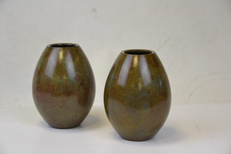 Takahashi Keiten (1920-2009) - Japon, XXe siècle - Paire de vases en bronze dan…