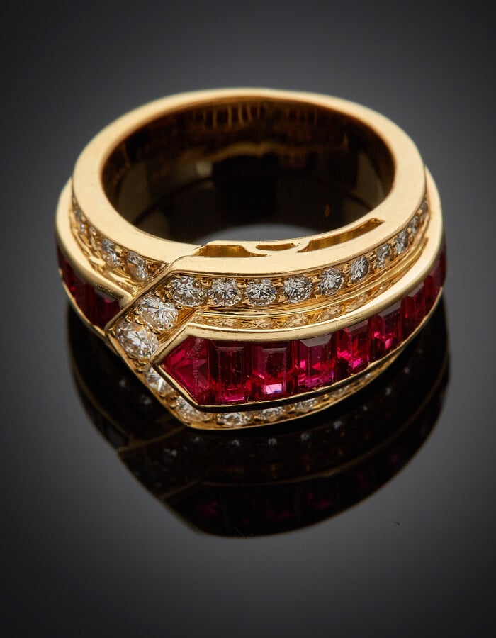 VAN CLEEF & ARPELS - BAGUE "bandeau" en or jaune (750) serti d'un alignement de…