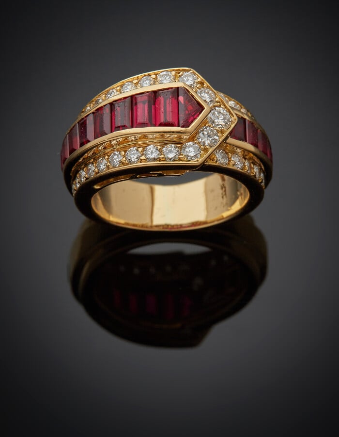 VAN CLEEF & ARPELS - BAGUE "bandeau" en or jaune (750) serti d'un alignement de…