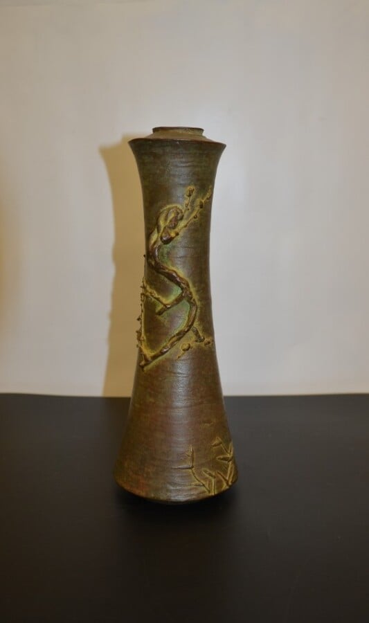 VASE BOUTEILLE EN BRONZE - Japon, XXe siècle - Cylindrique, s'évasant vers l'ép…