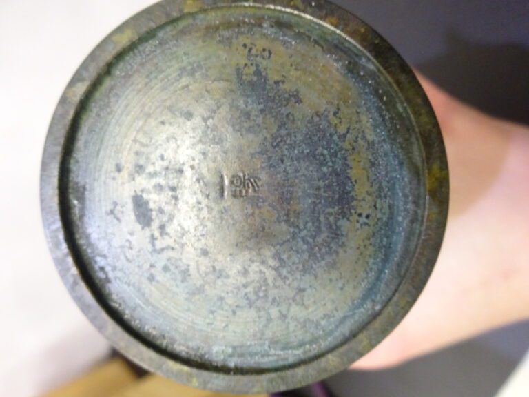 VASE EN BRONZE CYLINDRIQUE - Vase en bronze cylindriqueJapon, XXe siècle - Form…