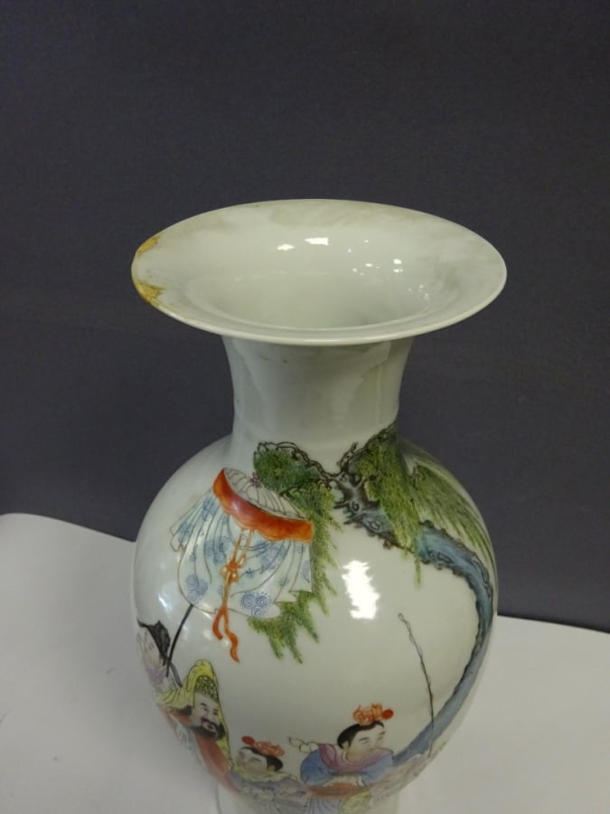 VASE QUEUE DE PHENIX EN PORCELAINE A DECOR EMAILLE POLYCHROME, FENGWEIZUN - Chi…