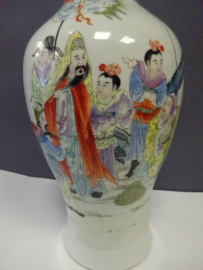 VASE QUEUE DE PHENIX EN PORCELAINE A DECOR EMAILLE POLYCHROME, FENGWEIZUN - Chi…