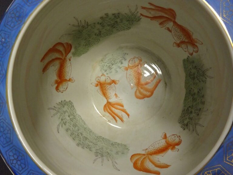 VASQUE A POISSONS / AQUARIUM EN PORCELAINE A DECOR EMAILLE POLYCHROME - Chine ,…