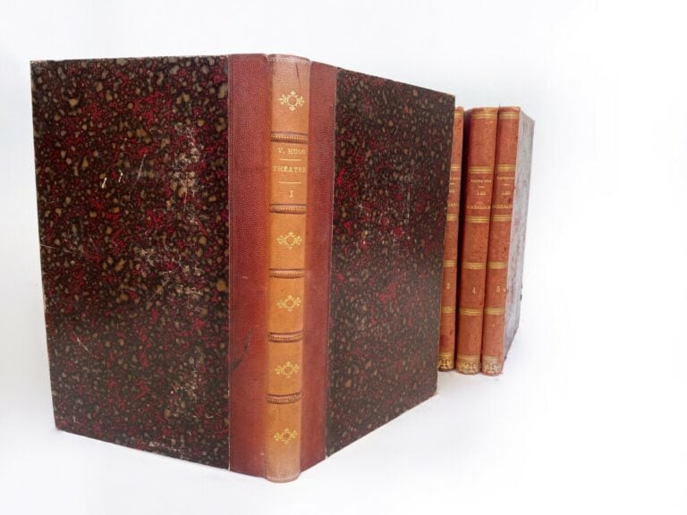 Victor HUGO - Deux livres Théâtre : Hernani, Cromwell - On joint: - Les Misérab…