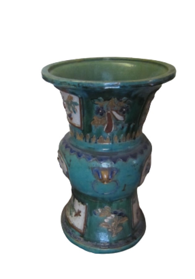 VIETNAM - GRAND VASE EN GRES, à décor émaillé vert et bleu de fleurs et fruits.…