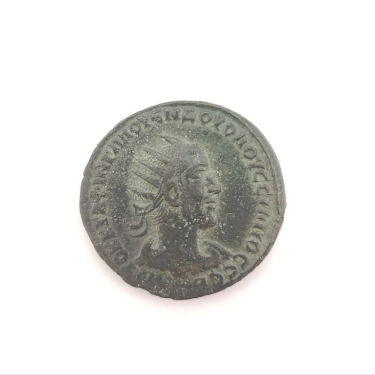 Volusien (251-253). Syrie. Grand bronze au temple au dieu fleuve Oronte, Antioc…