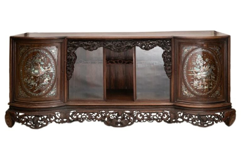 [X] MEUBLE BAS / ENFILADE COMPOSITE A FACADE MOUVEMENTEE EN BOIS INDIGENE A DEC…