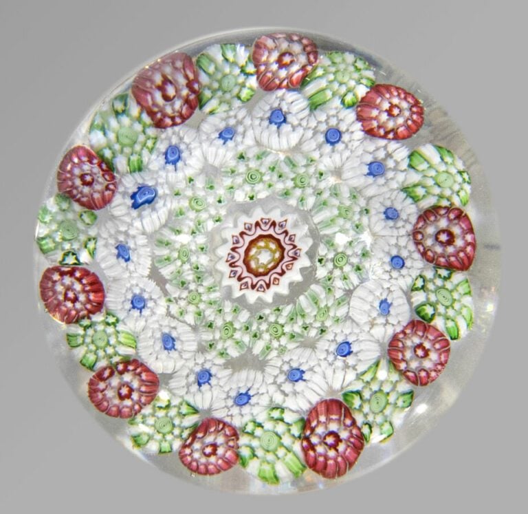 Baccarat. - Presse-papiers miniature à motif de trois cercles concentriques de…