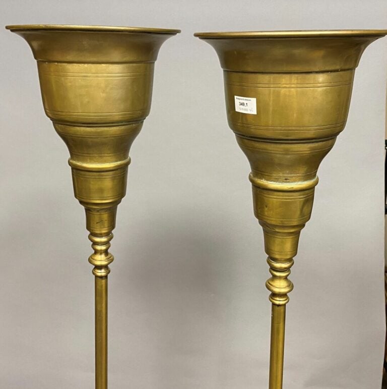 Paire de lampadaires en laiton doré - (petits chocs)