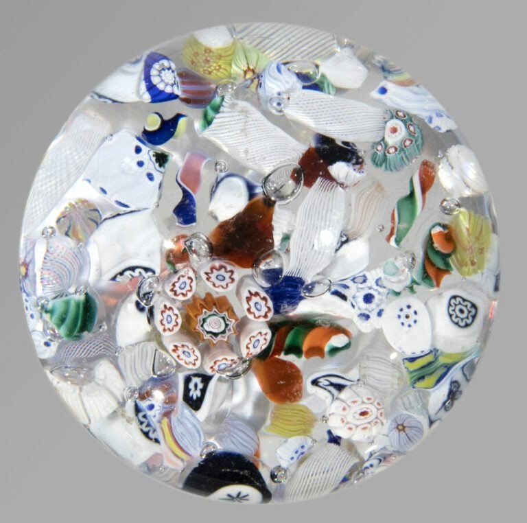 Saint-Louis. - Presse-papiers à motif de bonbons polychromes et torsades en pêl…