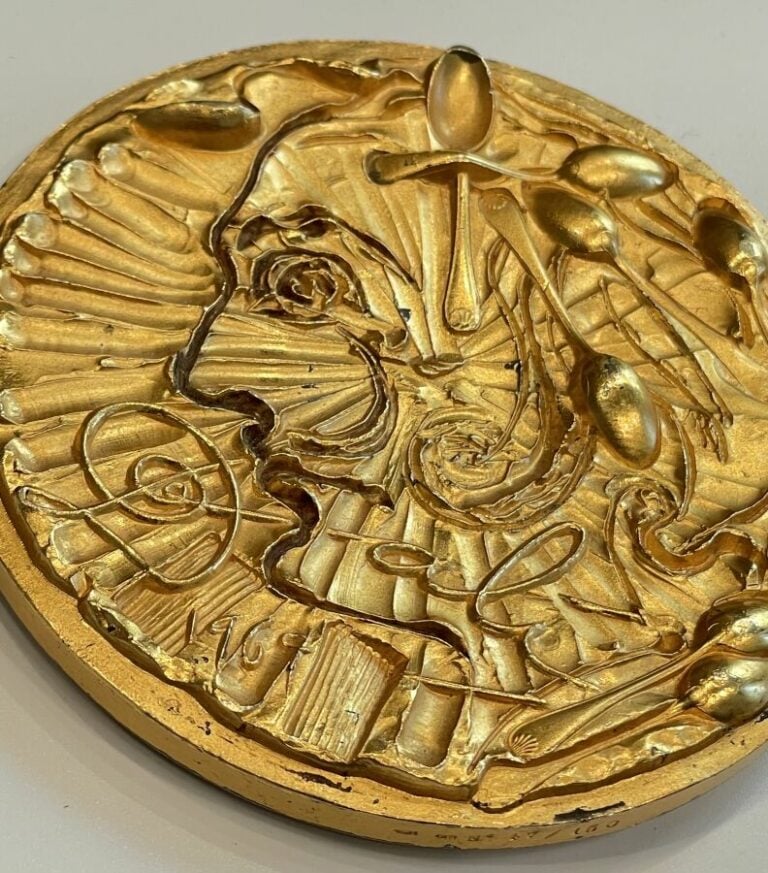 Salvador DALI (1904-1989) - L'Artiste aux cuillères 1971 - Bronze doré, numérot…