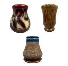 ACCOLAY - Ensemble de deux vases en céramique vernissée rougé à décor de person…
