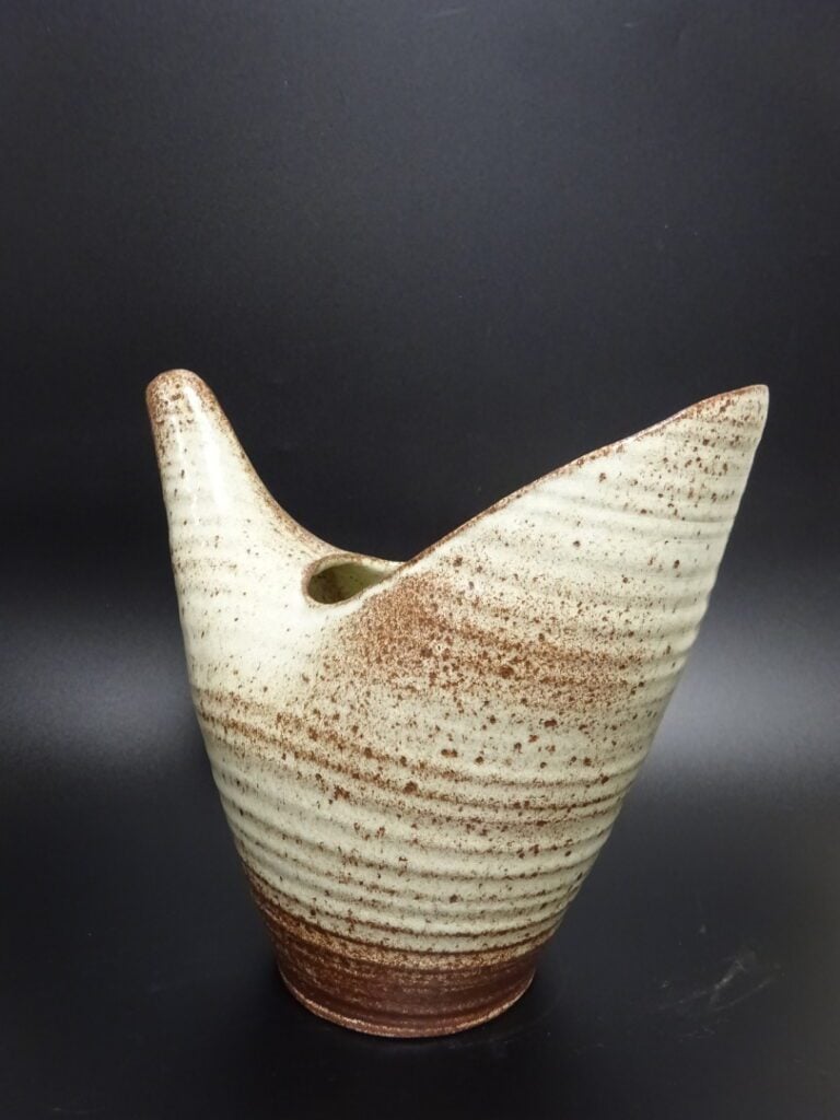 ACCOLAY. - Pichet zoomorphe en grès vernissé turquoise, et pot asymétrique en g…