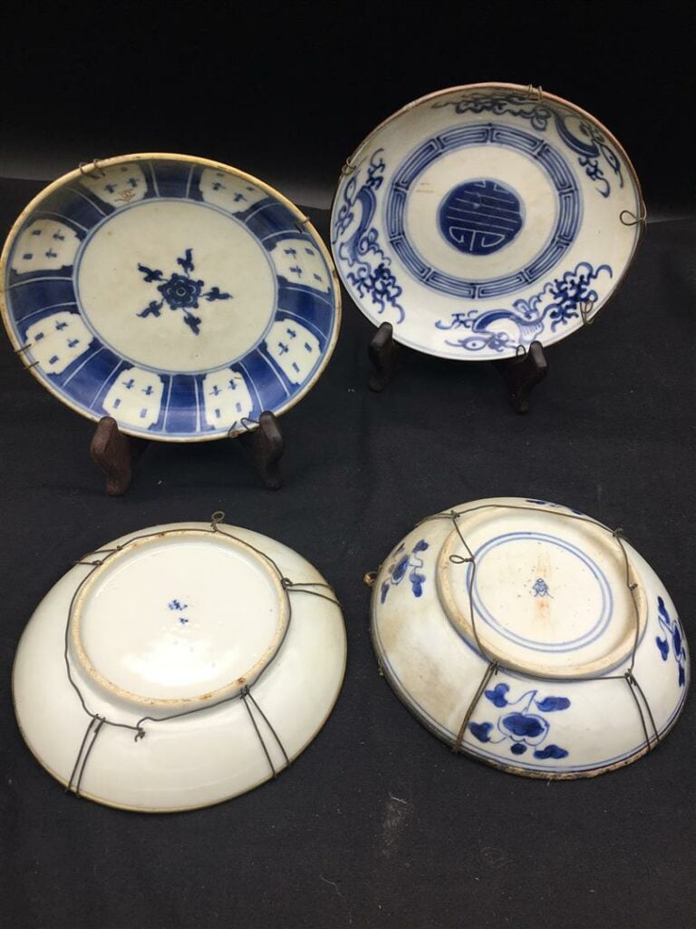 [-] ACCUMULATION DE QUATRE (4) COUPES EN PORCELAINE DITE " BLEU DE HUÊ " - Viet…