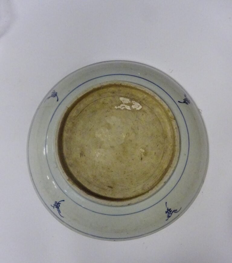 [-] ACCUMULATION DE QUATRE (4) PLATS EN PORCELAINE BLANC BLEU - Chine, Fin XIXe…
