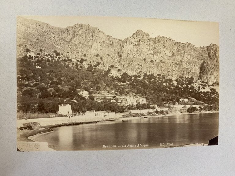 Album de photographies anciennes, présentées dans un album. - 50 photographies…