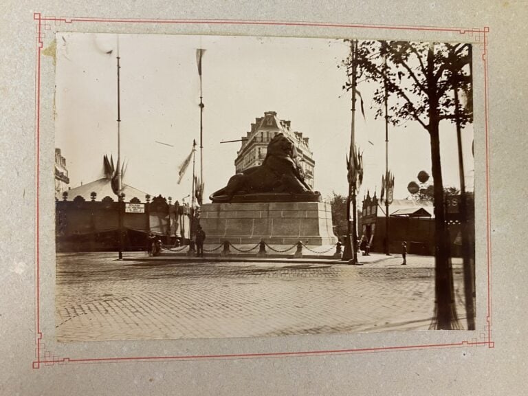 ALBUM PHOTOS (Fin XIX° siècle) - Album de 25 photographies de Paris, contrecoll…