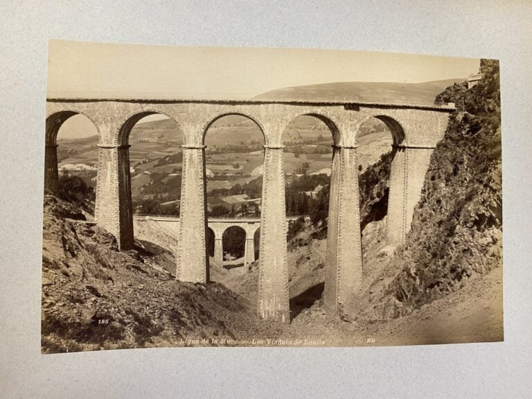 ALBUM PHOTOS (Fin XIX° siècle) : Sur le plat : Souvenirs de voyage 1897. - Albu…