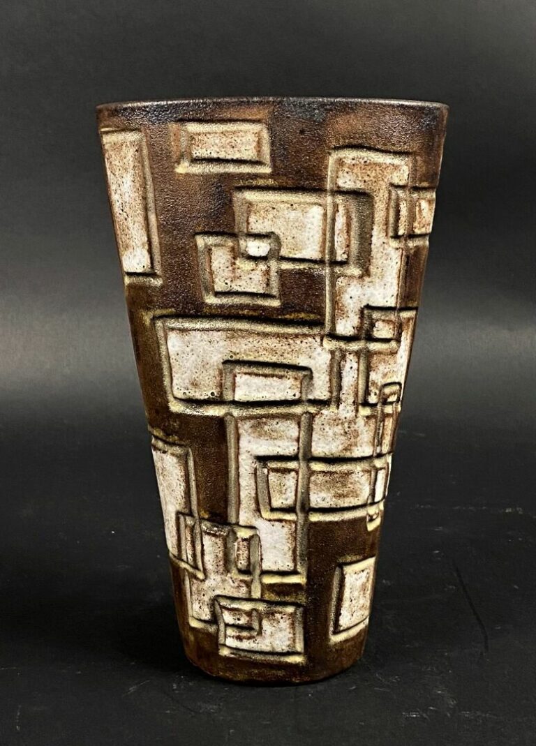 Alexandre KOSTANDA (1921-2007) - Vase en céramique émaillée à décor géométrique…