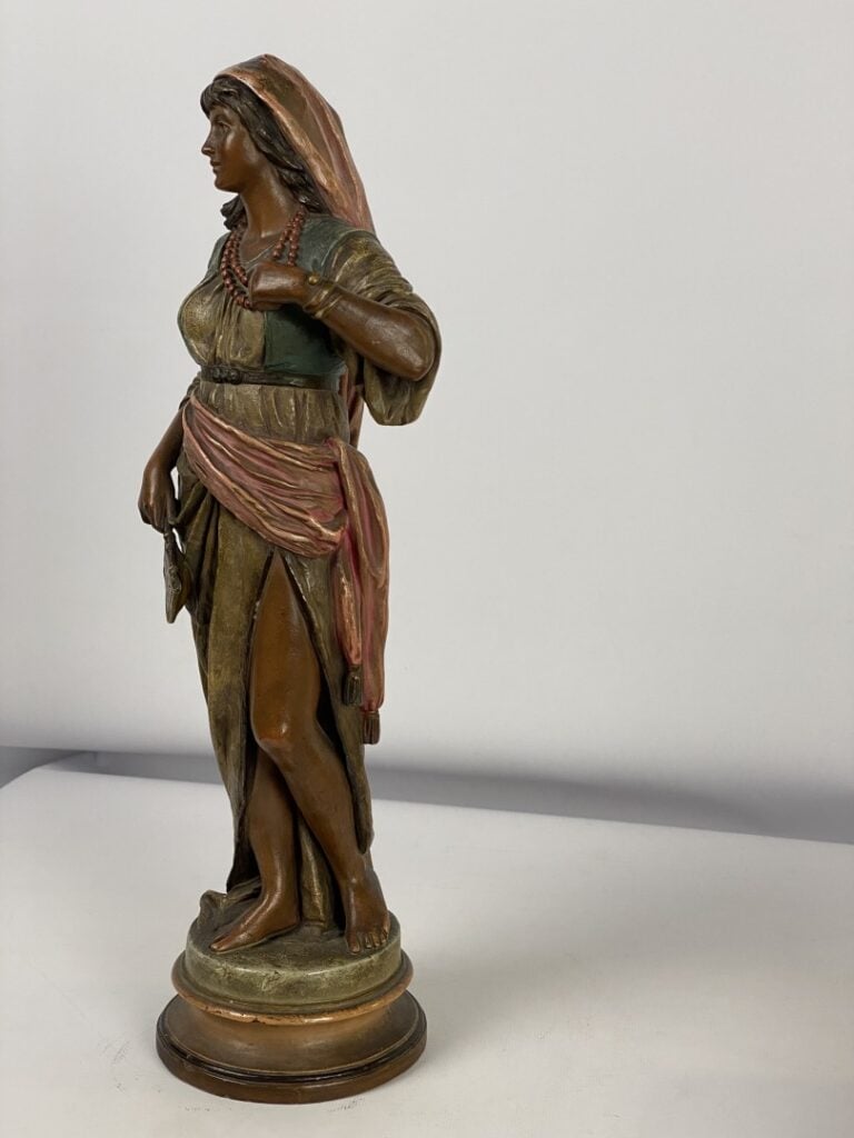 ALLEMAGNE - Sujet en terre cuite patinée figurant une femme orientale - H. : 43…