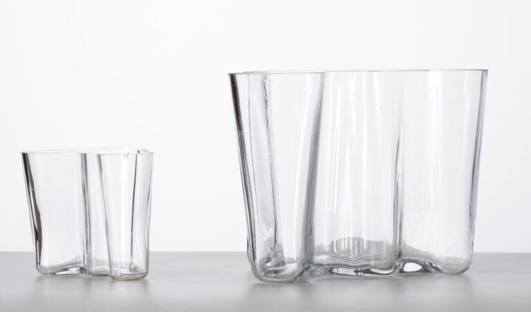 Alvar AALTO (1898-1976) - Suite de deux vases modèle Savoy - Signés et étiquett…