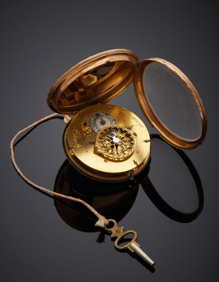 AMALRIC - MONTRE de POCHE trois ors (750‰) ciselé à motifs de guirlandes et d'u…