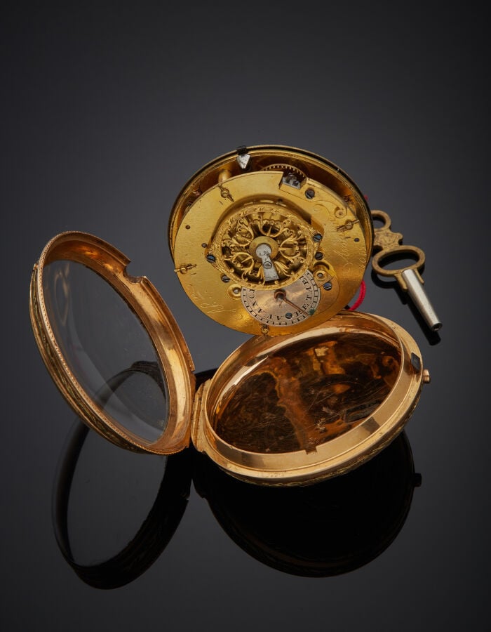 AMALRIC - MONTRE de POCHE trois ors (750‰) ciselé à motifs de guirlandes et d'u…