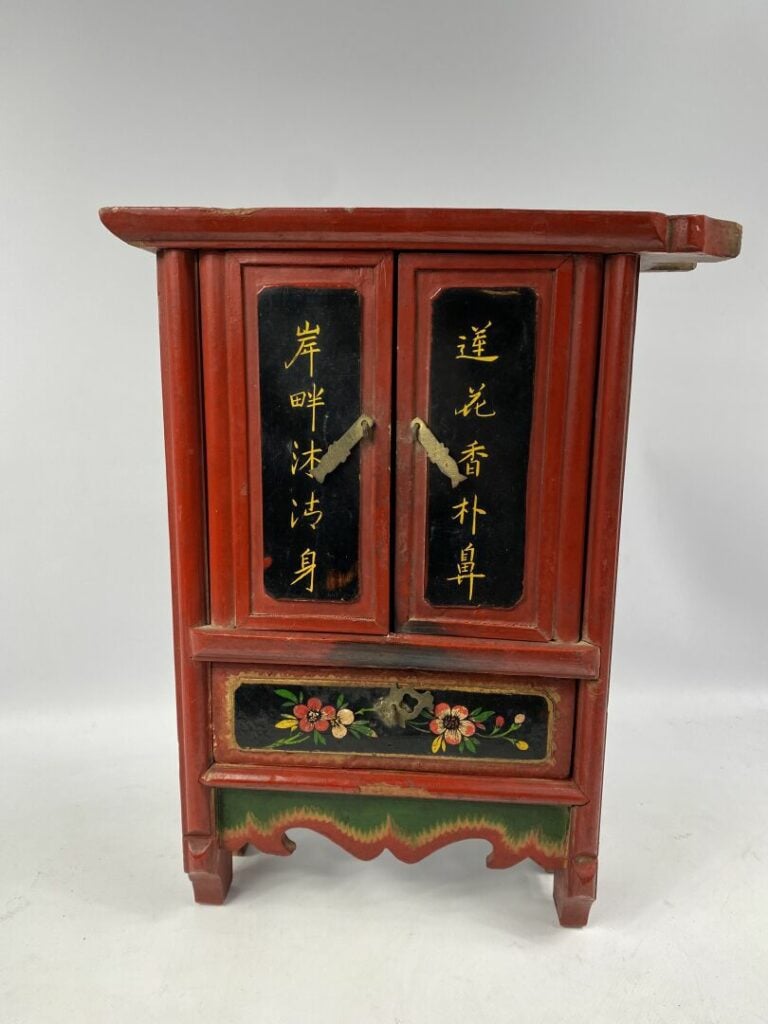 Armoire miniature pouvant former coffret à bijoux en bois laqué rouge et noir -…