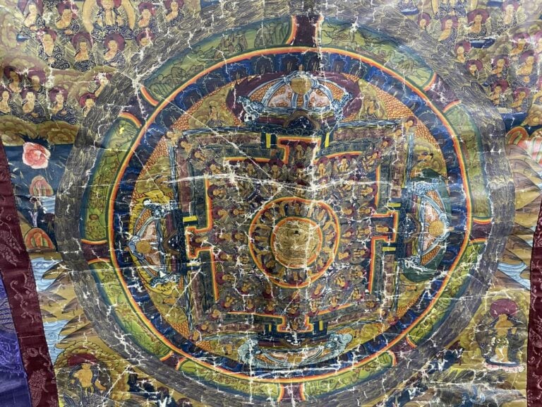 ASIE DU SUD EST - Thangka - Gouache sur tissu - H: 82 cm - (pliures, manques, u…