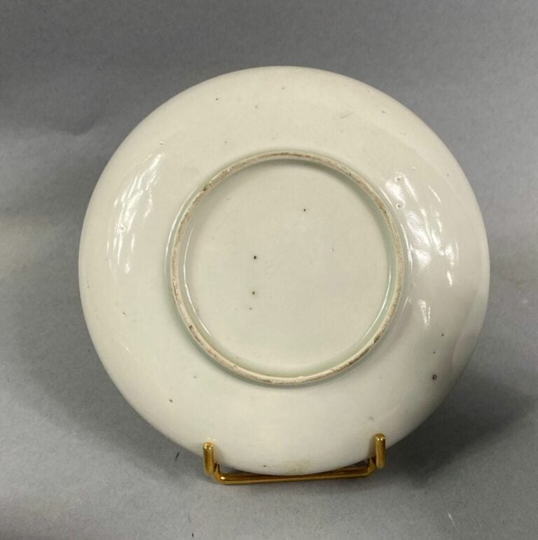 ASIE - Ensemble de porcelaines et émaux cloisonnés comprenant : - - une coupe e…