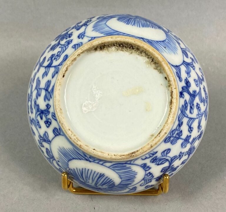 ASIE - Ensemble de porcelaines et émaux cloisonnés comprenant : - - une coupe e…