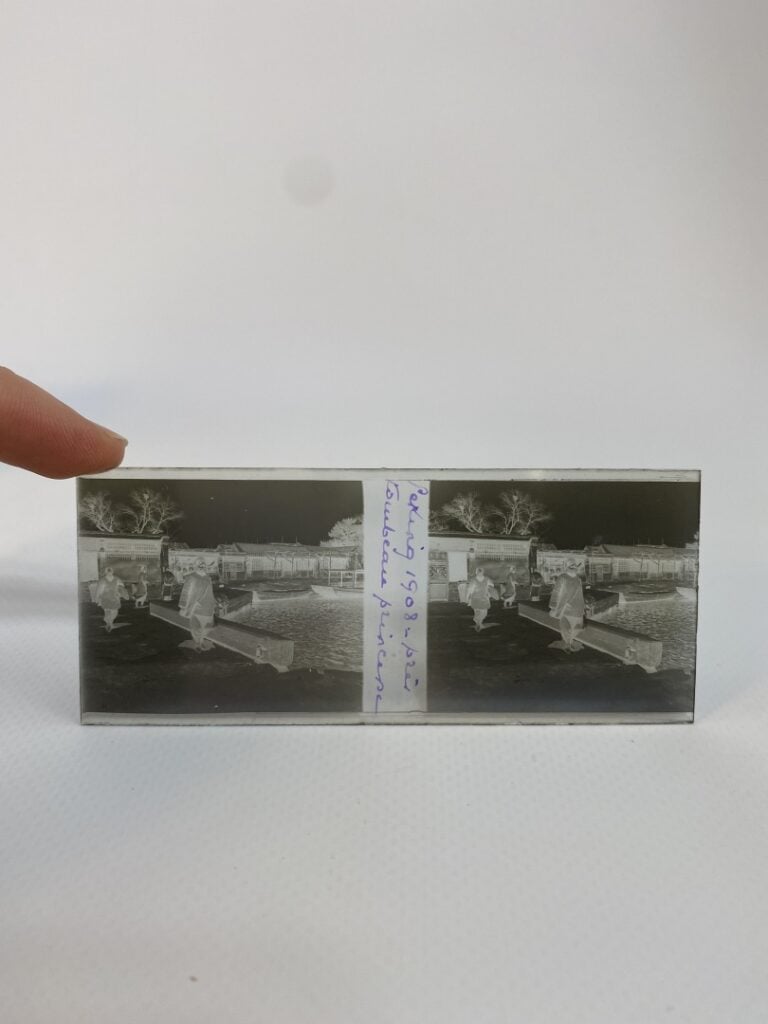 ASIE - Ensemble d'une vingtaine de plaques photographiques stéréoscopiques sur…