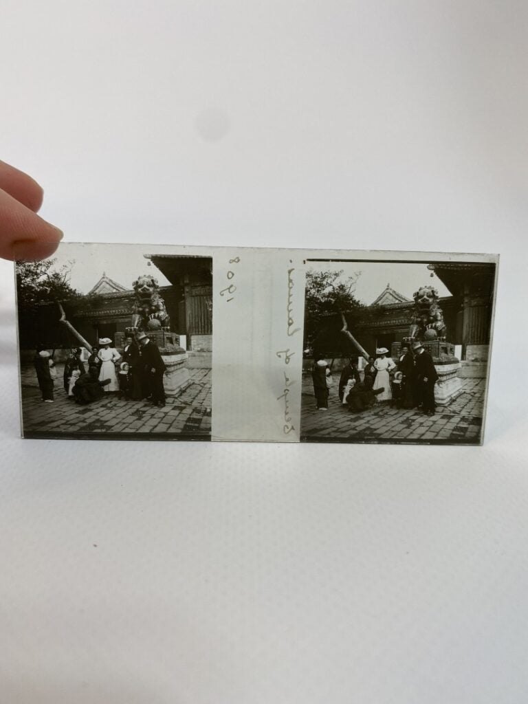 ASIE - Ensemble d'une vingtaine de plaques photographiques stéréoscopiques sur…
